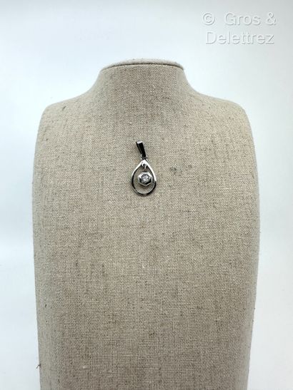 Pendentif « Goutte » en or gris 750 millièmes...