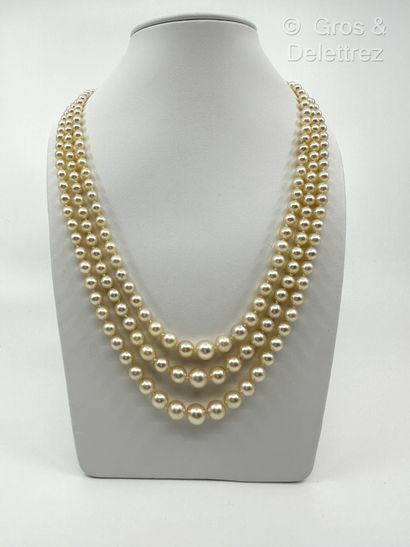 Collier de trois rangs de perles de culture...