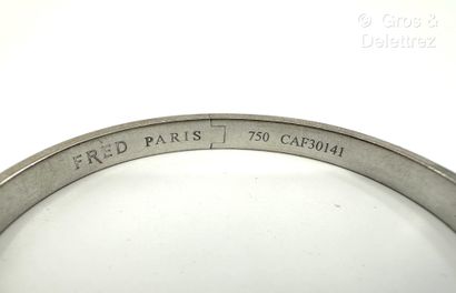 FRED
Bracelet jonc plat rigide ouvrant en...