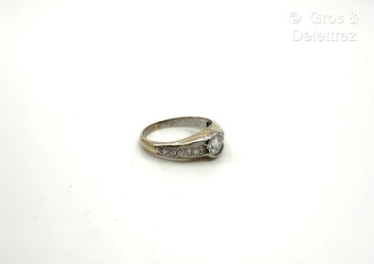 Travail français
Bague jonc en or rhodié...