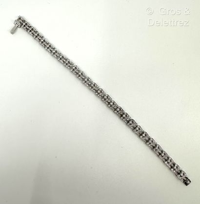 Travail italien
Bracelet ligne en or gris...
