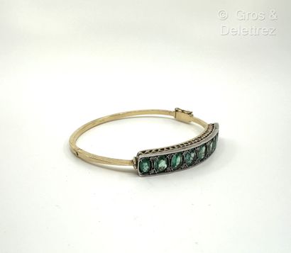 Bracelet jonc rigide ouvrant en or jaune...