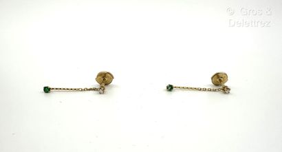 Paire de pendants d’oreilles en or jaune...