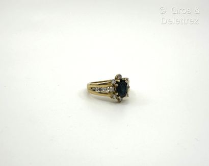 Bague « Fleur » en or jaune 750 millièmes...
