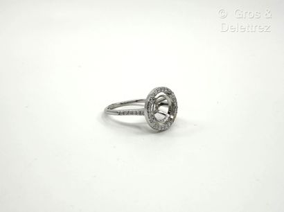 Travail français
Monture de bague en or gris...