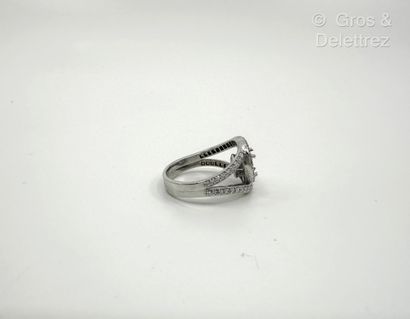 Travail français
Monture de bague en or gris...