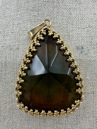Pendentif piriforme en or jaune 585 millièmes...