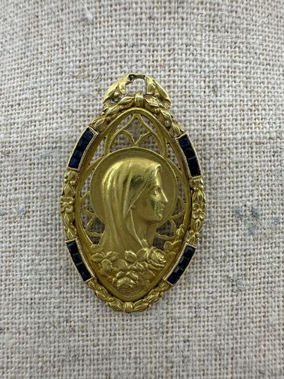 Travail français des années 1920
Pendentif...