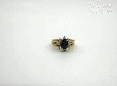 Bague « Fleur » en or jaune 750 millièmes...