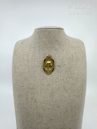Travail français des années 1920
Pendentif...
