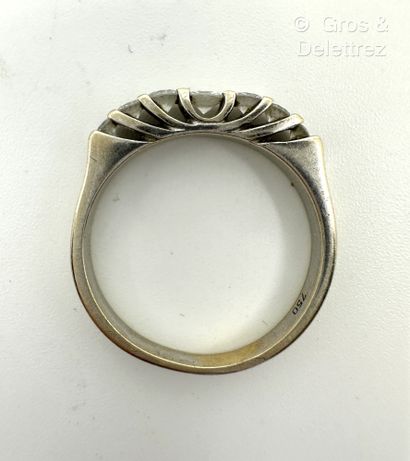 Bague jarretière en or gris 750 millièmes...