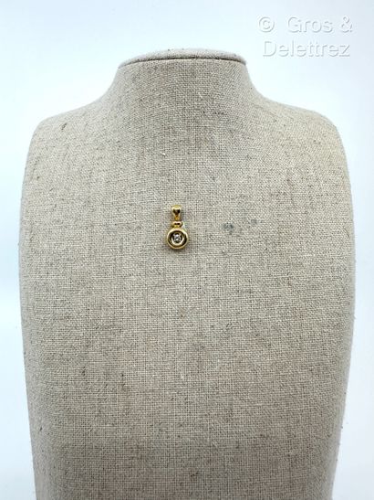 Pendentif en or jaune 750 millièmes et diamant...