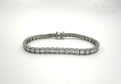 Bracelet ligne en or gris 750 millièmes à...