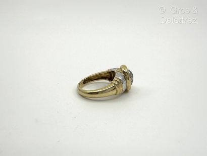 Bague jonc à godrons en or jaune et or gris...