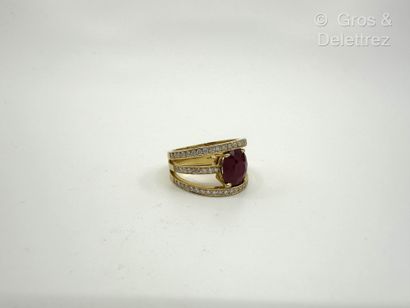 Travail français
Bague bandeau en or jaune...