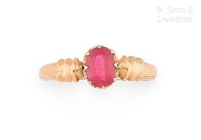 Fine bague en or rose 750 millièmes centrée...