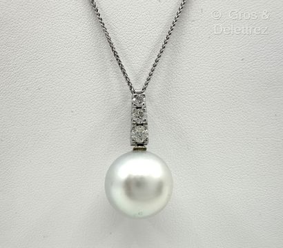 Collier en or gris 750 millièmes à fine maille...