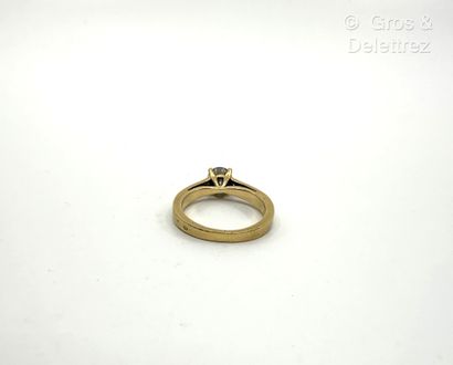 Travail français
Bague solitaire en or jaune...