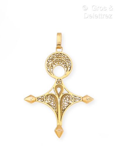 Pendentif « Croix du Sud » en or jaune filigrané...