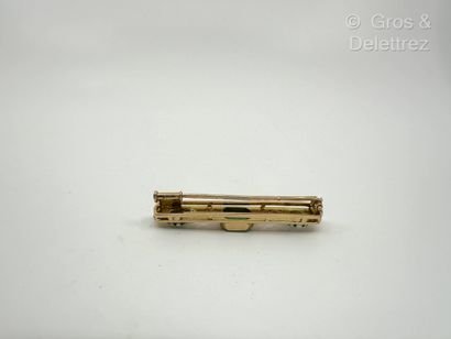Broche barrette ajourée en or rose 750 millièmes,...