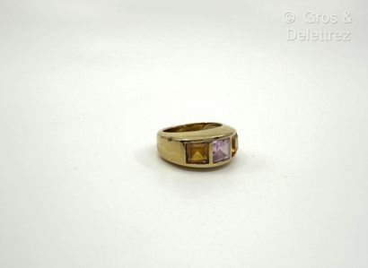 Travail français
Bague bandeau en métal doré...