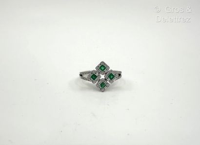 LIGNE VENDÔME
Bague à chaton géométrique...