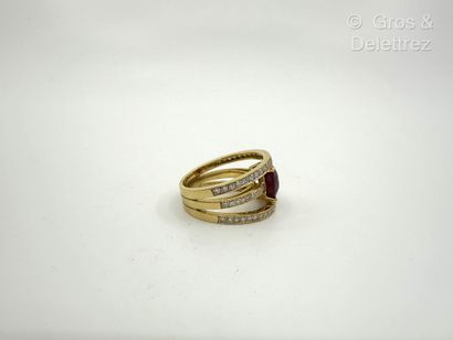 Travail français
Bague bandeau en or jaune...