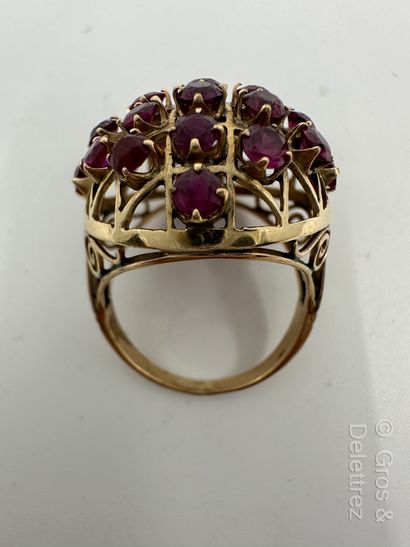 Bague boule ajourée en or jaune 375 millièmes,...