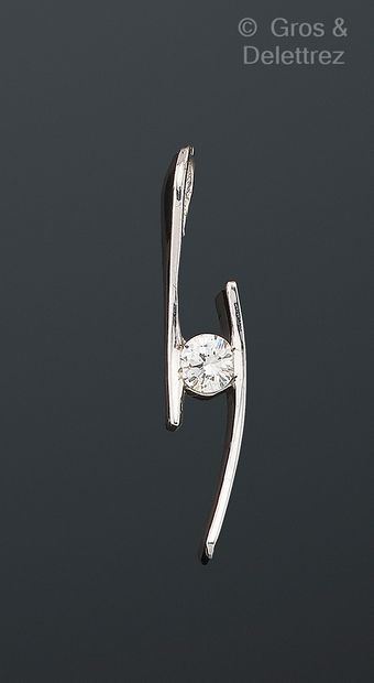 Pendentif sinueux en or gris 750 millièmes...