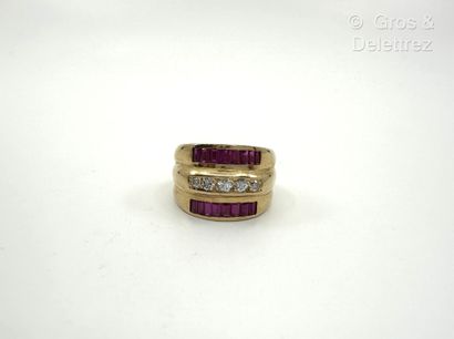 Travail français des années 1980
Bague bandeau...
