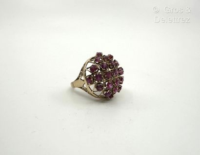Bague boule ajourée en or jaune 375 millièmes,...