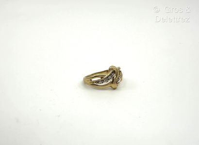 Bague « Volutes » en or jaune et or gris...