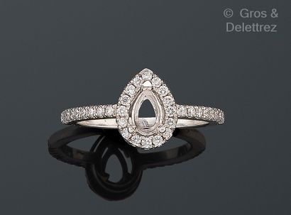 Travail français
Monture de bague en or gris...