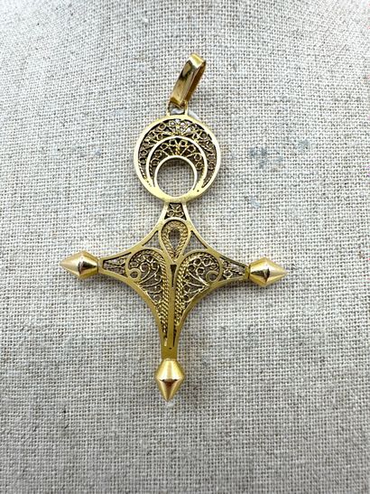 Pendentif « Croix du Sud » en or jaune filigrané...
