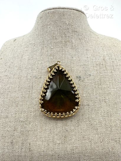 Pendentif piriforme en or jaune 585 millièmes...