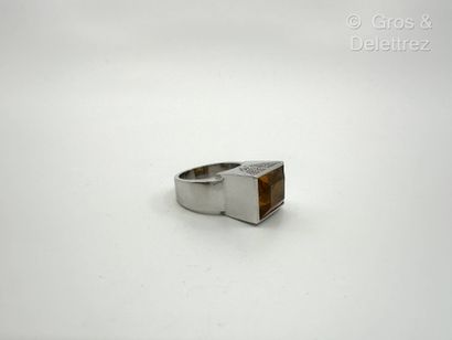 Travail français contemporain
Bague en or...