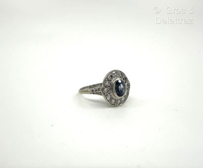 Bague pompadour en or gris 750 millièmes...