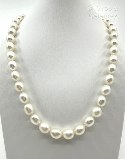 Collier d’un rang de perles de culture d’eau...