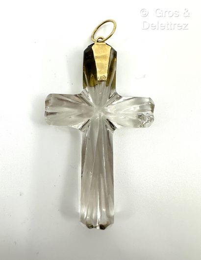 Pendentif Croix en cristal de roche taillé,...