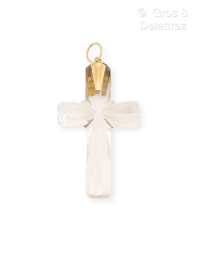 Pendentif Croix en cristal de roche taillé,...