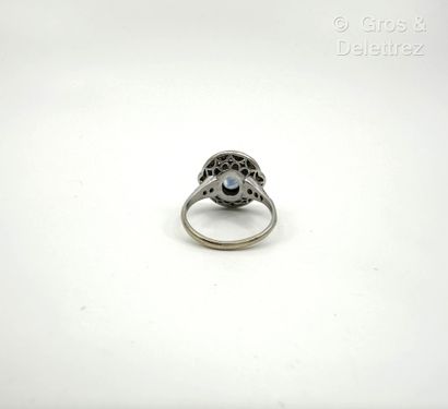 Bague pompadour en or gris 750 millièmes...