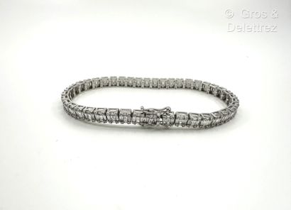 Bracelet ligne en or gris 750 millièmes à...