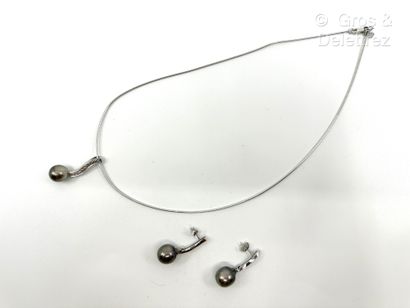 Travail italien
Demi-parure « Lignes sinueuses...