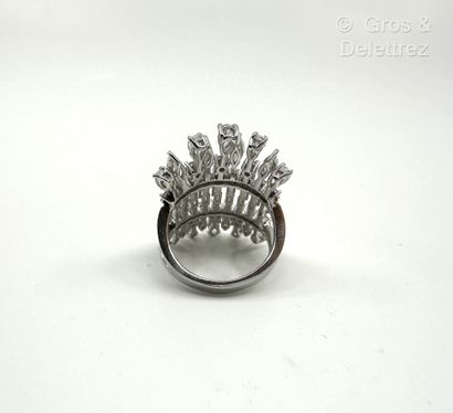 Bague bandeau en or gris 750 millièmes à...