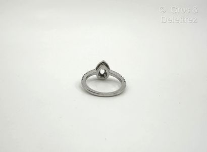 Travail français
Monture de bague en or gris...
