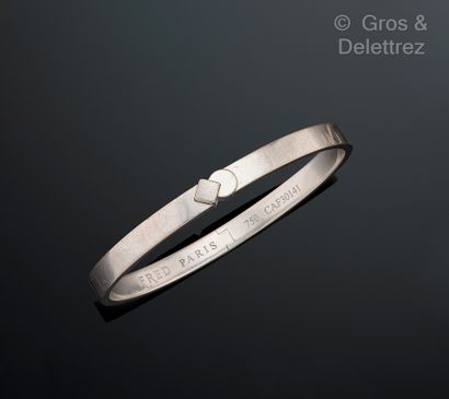 FRED
Bracelet jonc plat rigide ouvrant en...