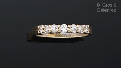 Bague jarretière en or gris 750 millièmes...