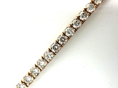 Travail italien
Bracelet ligne en or rose...