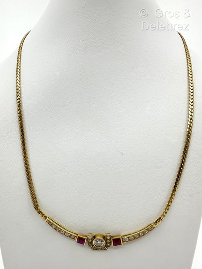 Travail français des années 1980
Collier...
