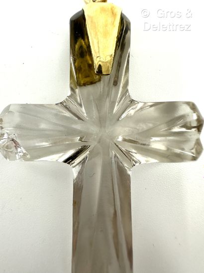 Pendentif Croix en cristal de roche taillé,...